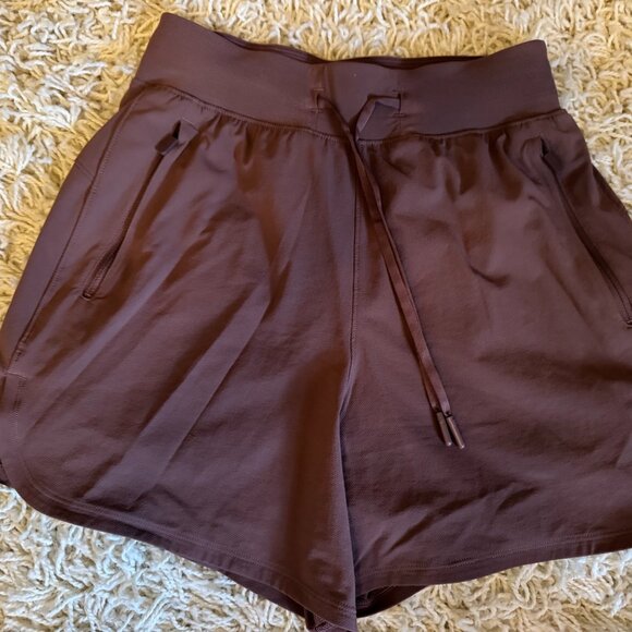 Lululemon Relaxed Fit Short - Picture 1 of 11